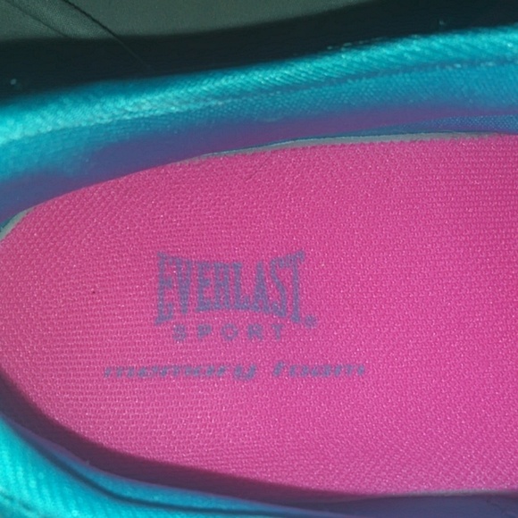 EVERLAST - Picture 3 of 6